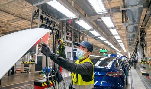 馬斯克旗下車企大幅提高工人工資，員工月薪有望破萬引發行業熱議