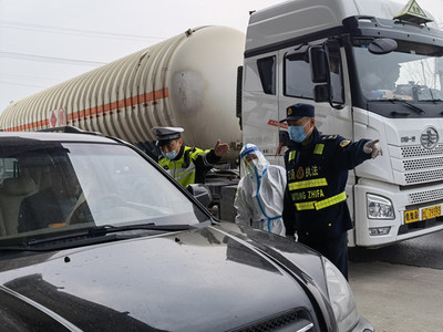 徐州交警堅守一線，筑牢防疫“安全墻”保障道路貨物運輸安全暢通